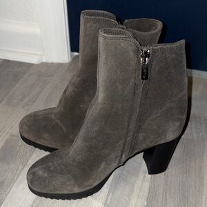 Lightly worn la canadienne boots - size 7 suede
